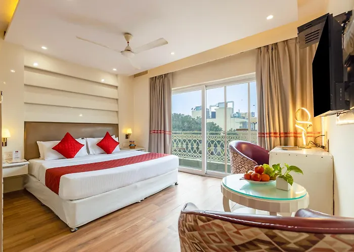 Hotel Picasso Prive Naraina Delhi - Couple Friendly Local Ids Accepted New Delhi